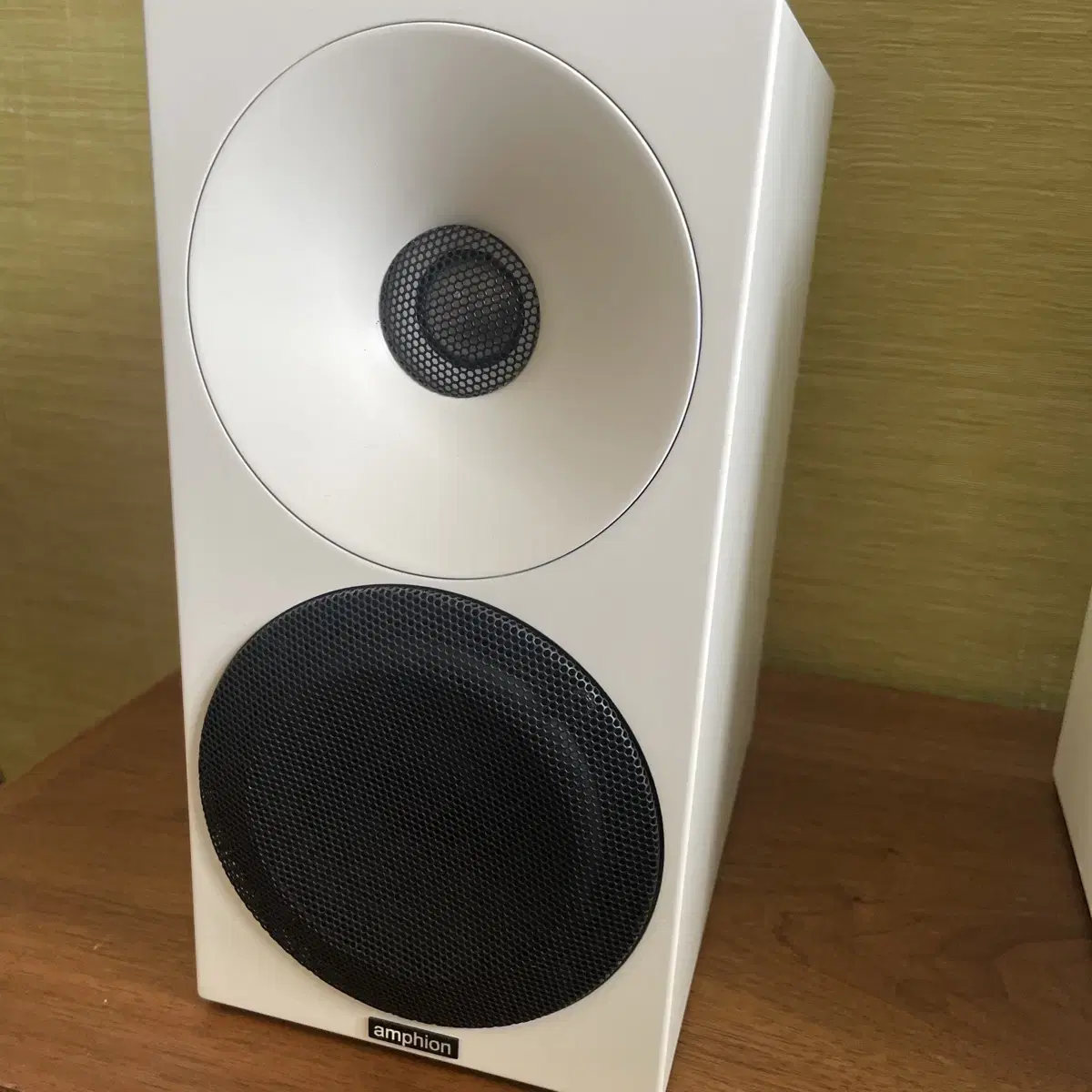 앰피온 헬륨410 북셀프  스피커 amphion helium 410