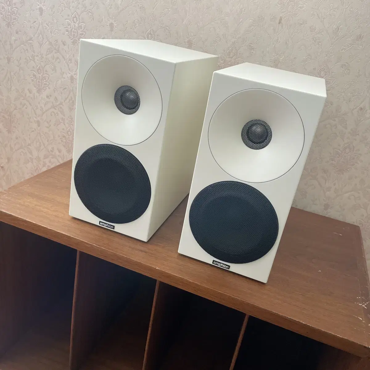 앰피온 헬륨410 북셀프  스피커 amphion helium 410