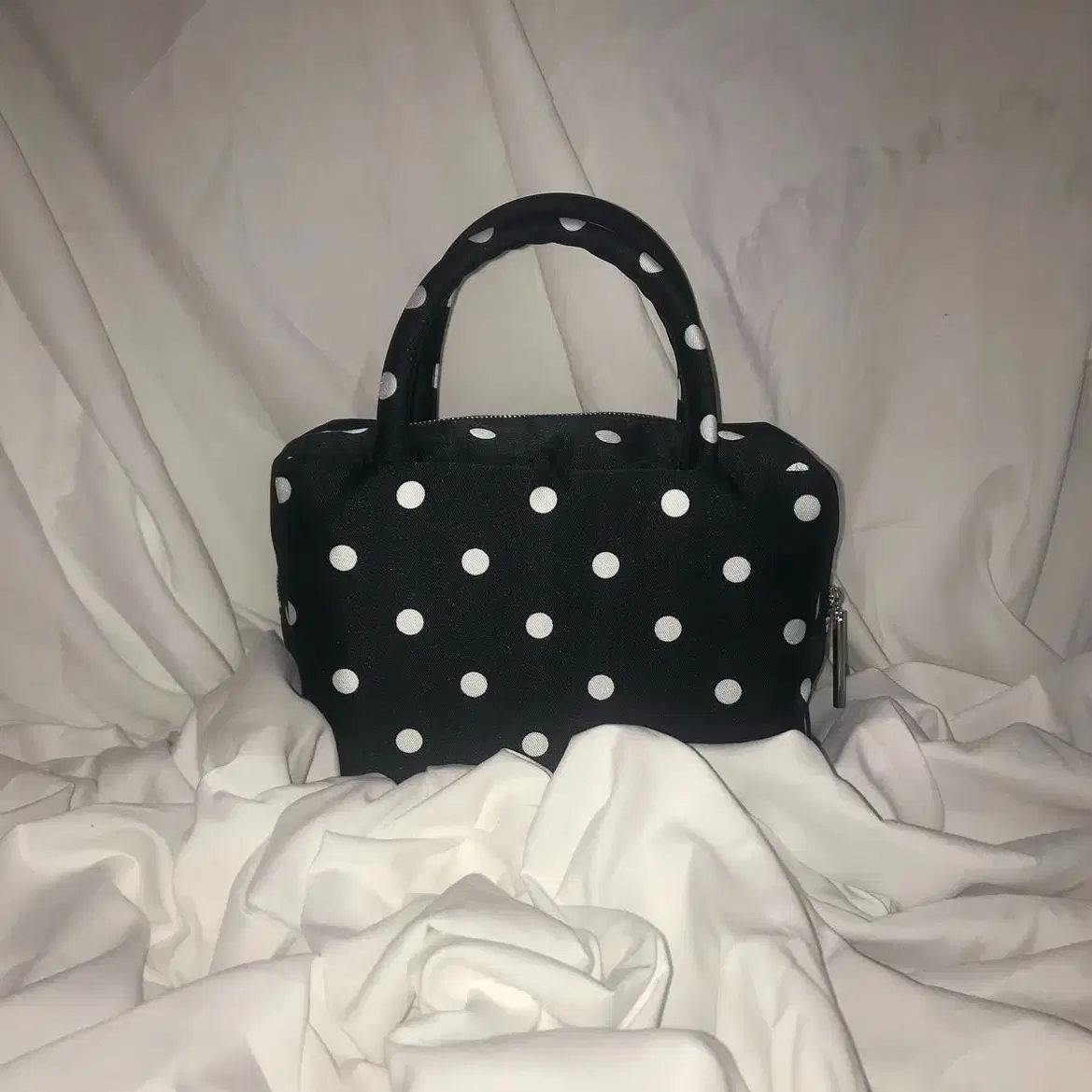 피치바스켓마켓 Polka Dot Bag black