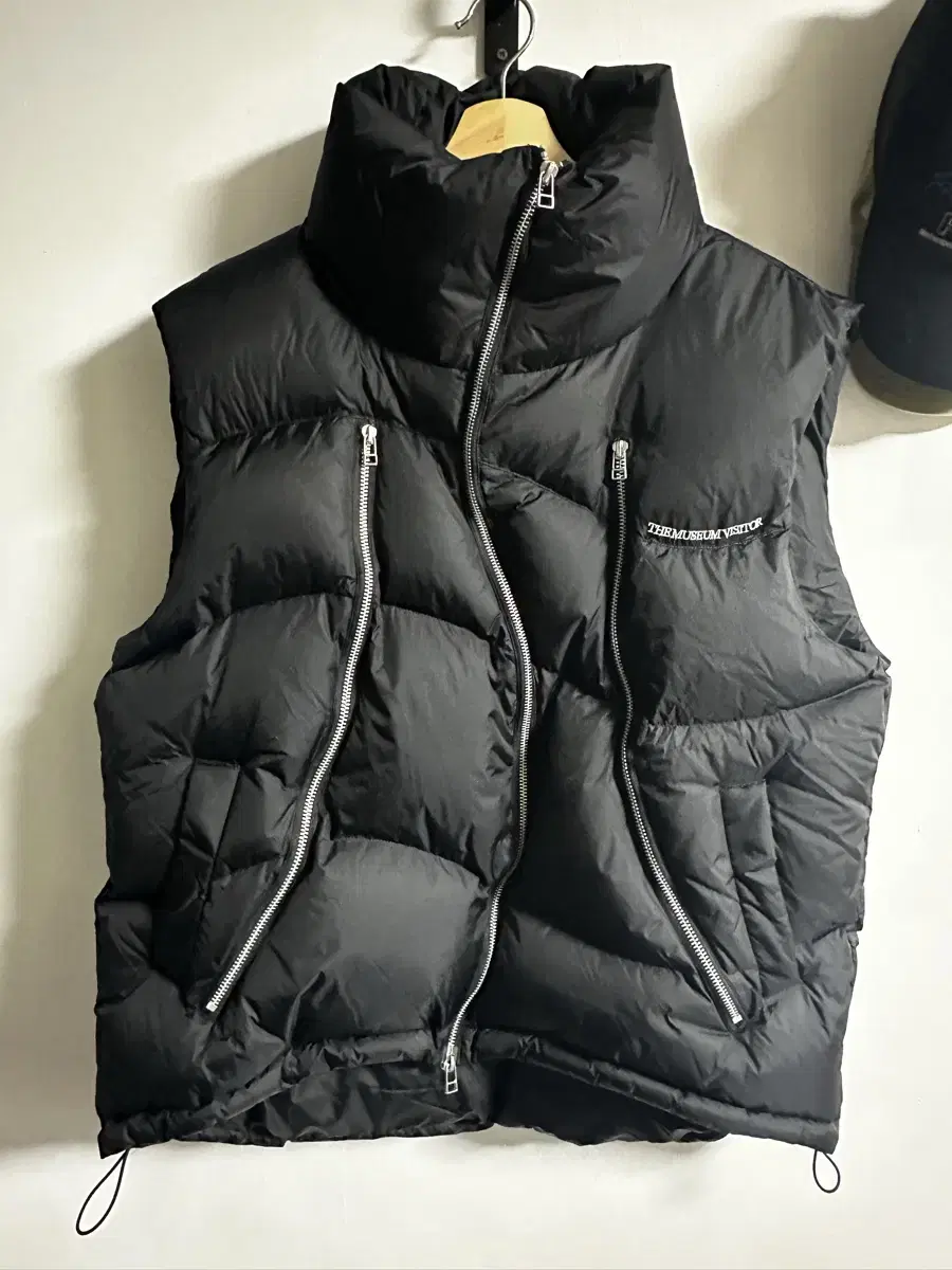 The Museum Visitor's Curved Zipper Puffer Down Vest Black for Sale