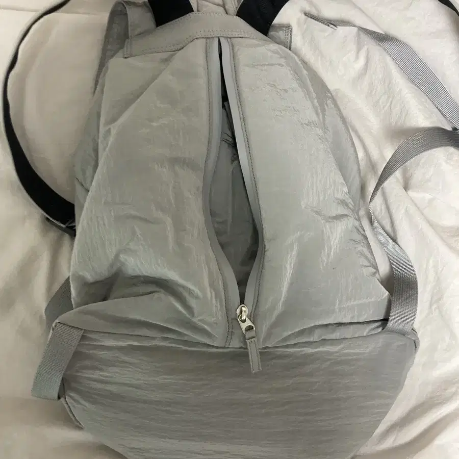 로우클래식 백팩 DRAWSTRING PADDED BACKPACK