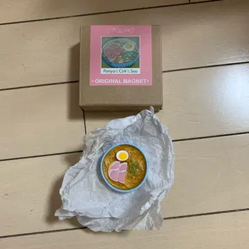 지브리파크 음식 마그넷 햄과 삶은 달걀을 얹은 즉석라면
