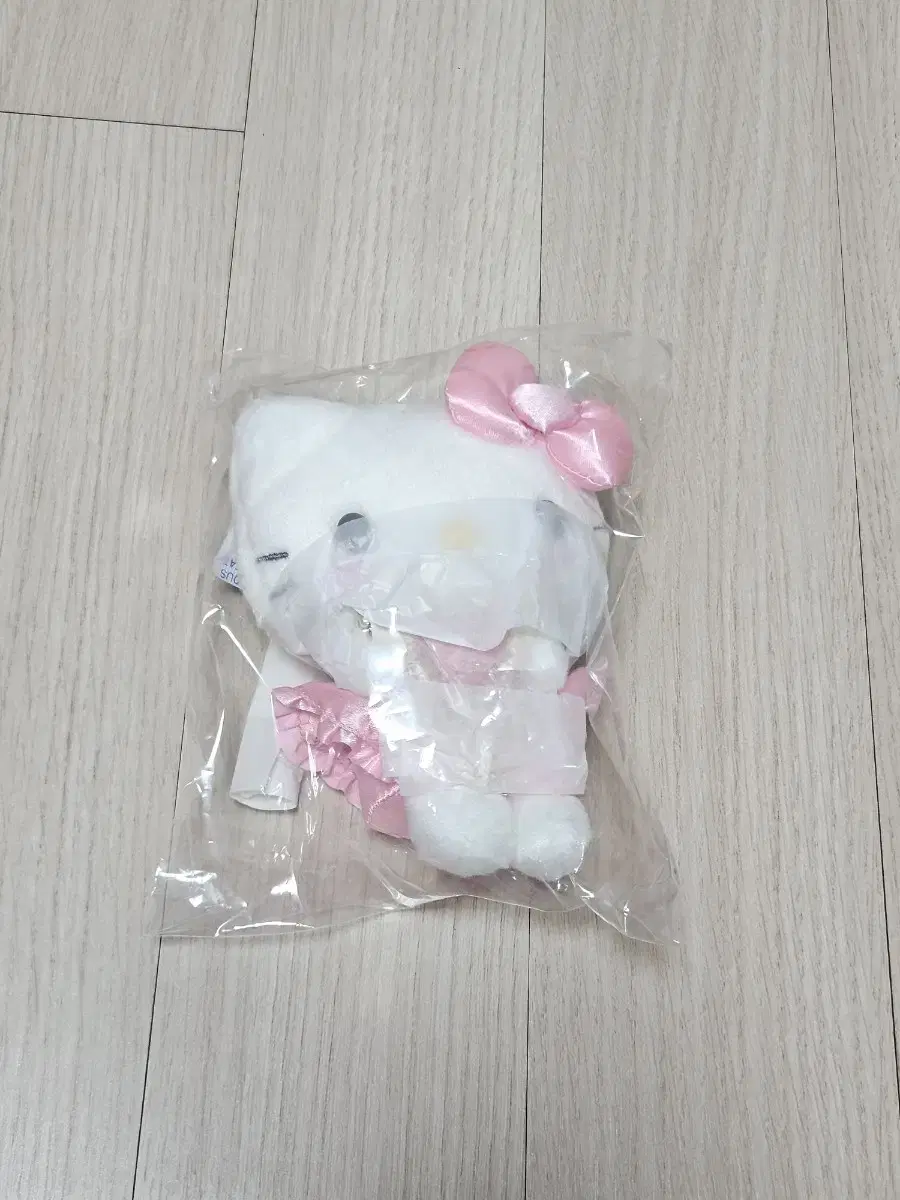 Sanrio Heart Key Magical Girl Hello Kitty Mascot Holder for sale (sealed)