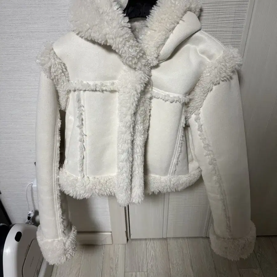 쓰리타임즈 무스탕 Baby hoodie fur coat