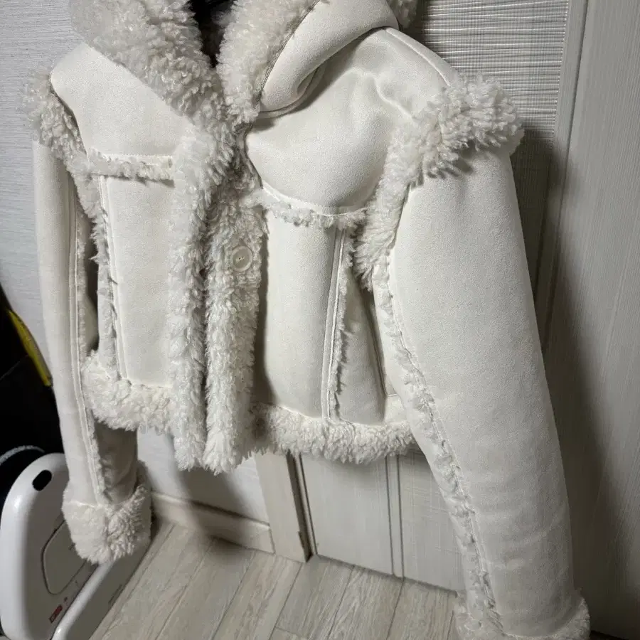 쓰리타임즈 무스탕 Baby hoodie fur coat