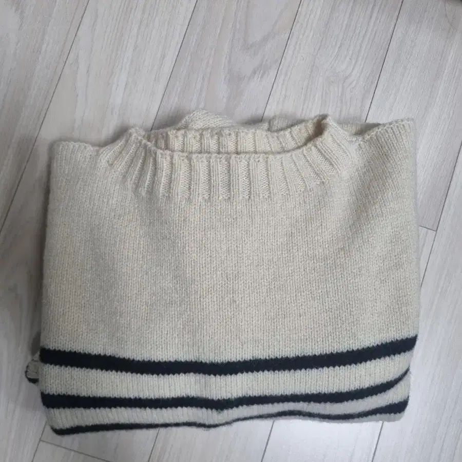 더바넷 Shetland Marine Striped Knit Sweater