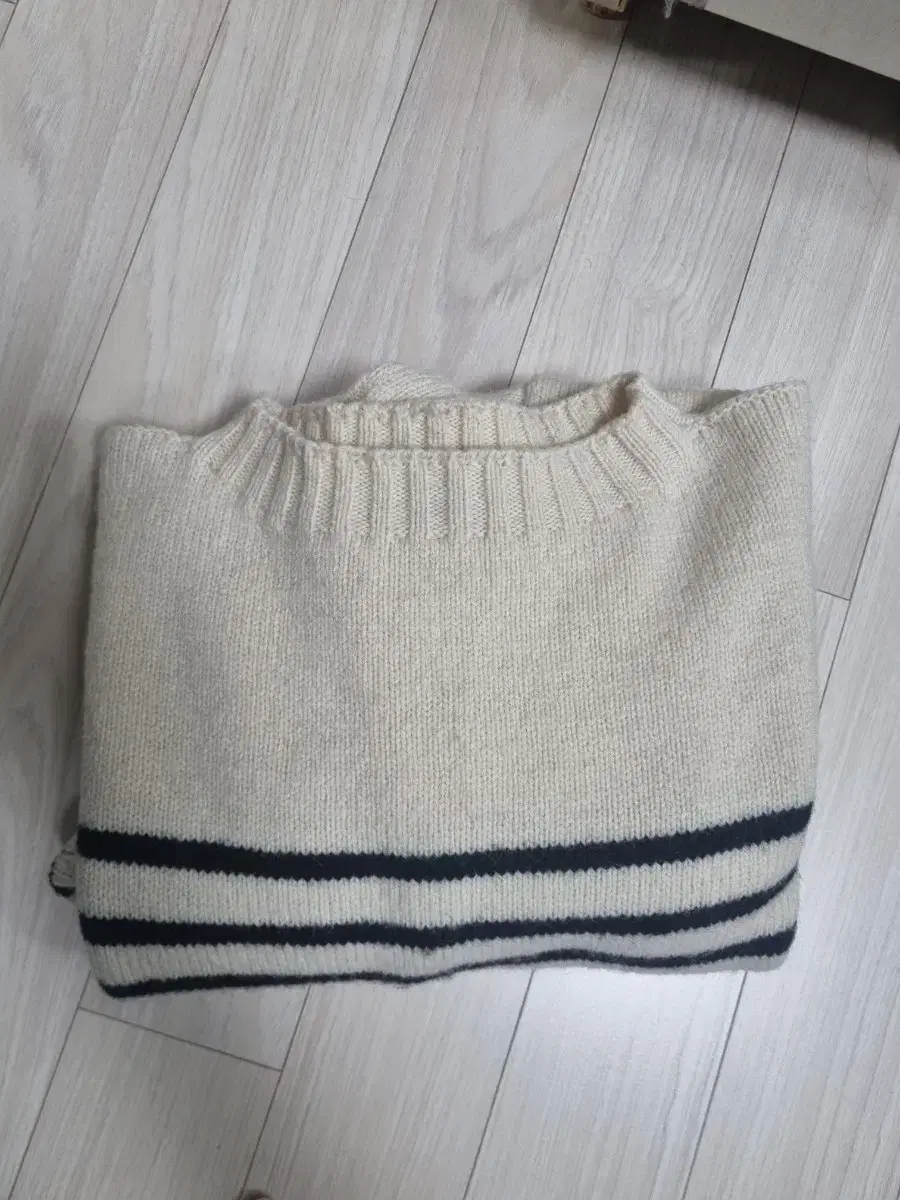 더바넷 Shetland Marine Striped Knit Sweater