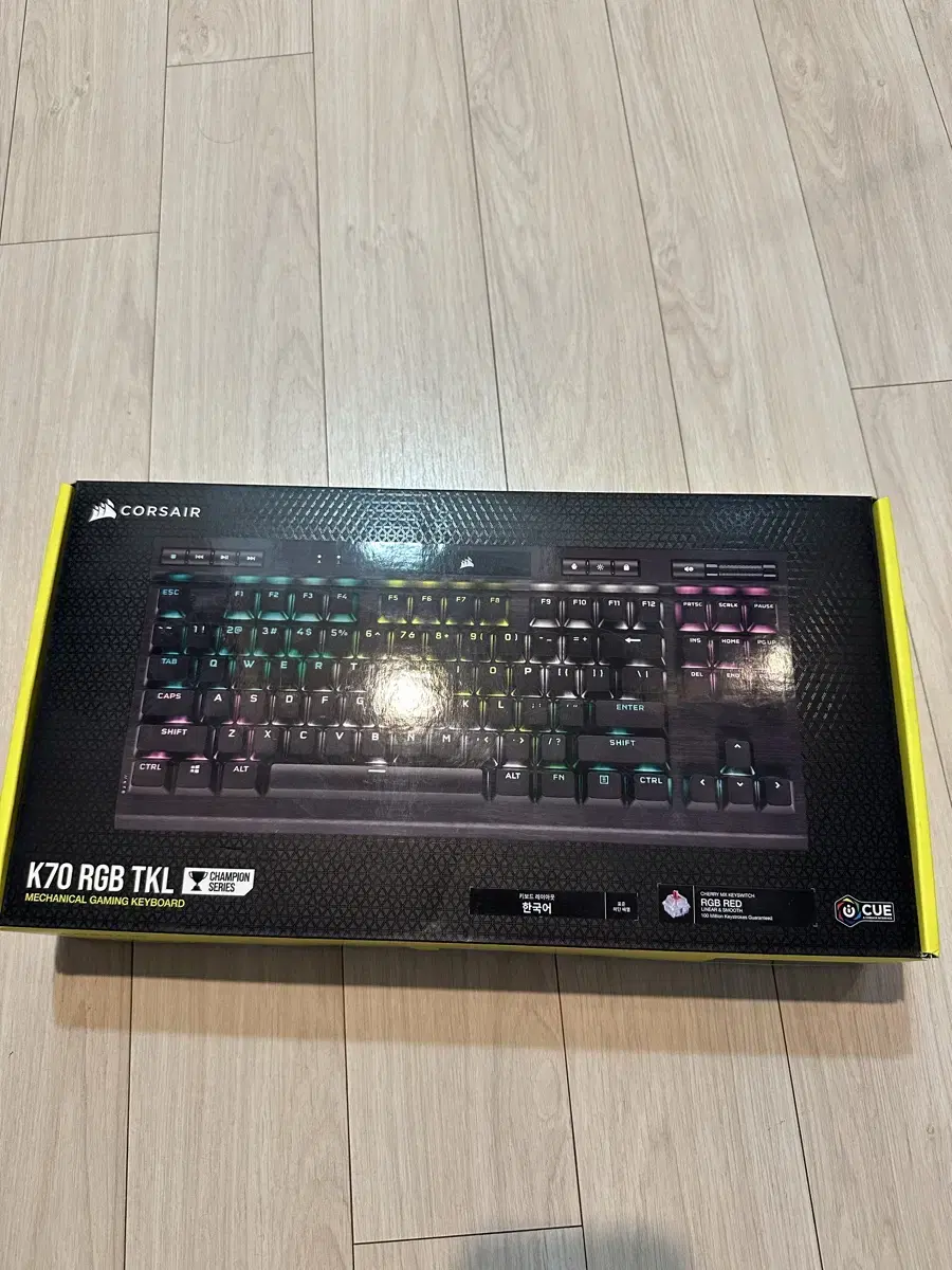 커세어 K70 RGB TKL 적축 키보드 팝니다