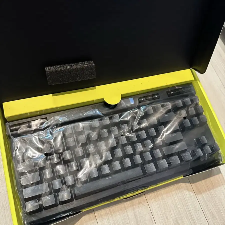 커세어 K70 RGB TKL 적축 키보드 팝니다