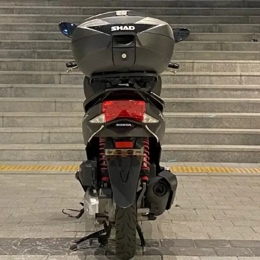 PCX125 16년식 / 2만7천 Km 기본 세팅 깨끗한 차량