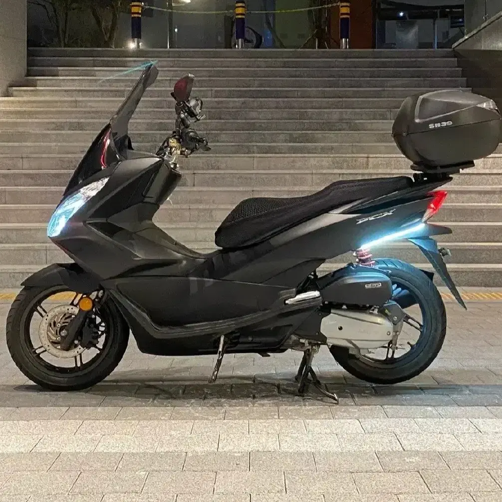 PCX125 16년식 / 2만7천 Km 기본 세팅 깨끗한 차량