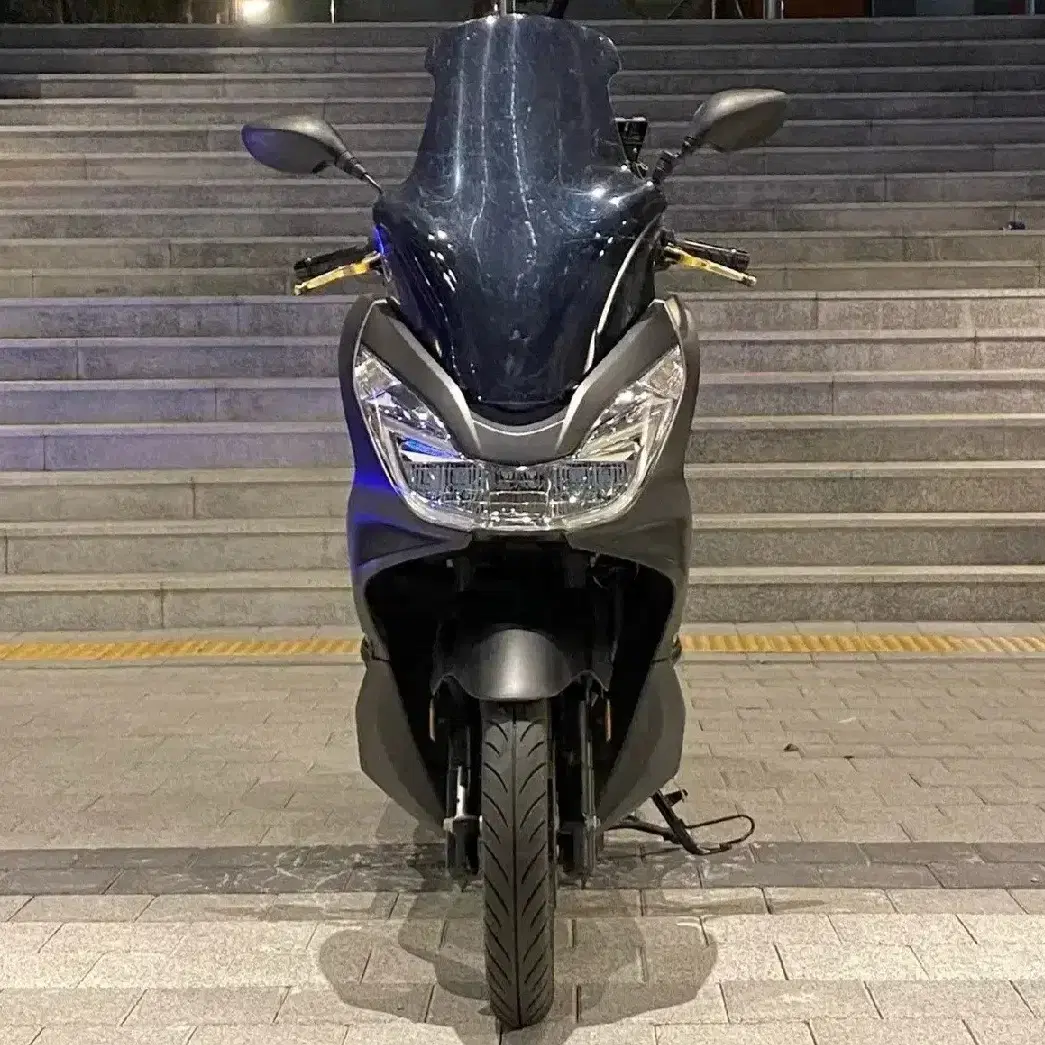 PCX125 16년식 / 2만7천 Km 기본 세팅 깨끗한 차량