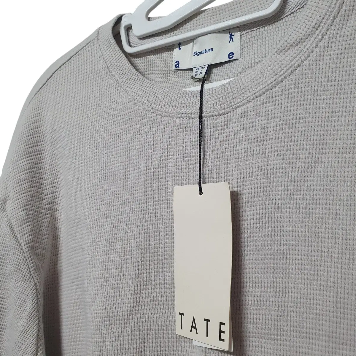 L 100 TATE 테이트 기본티 베이지 새옷 정가 29,900원