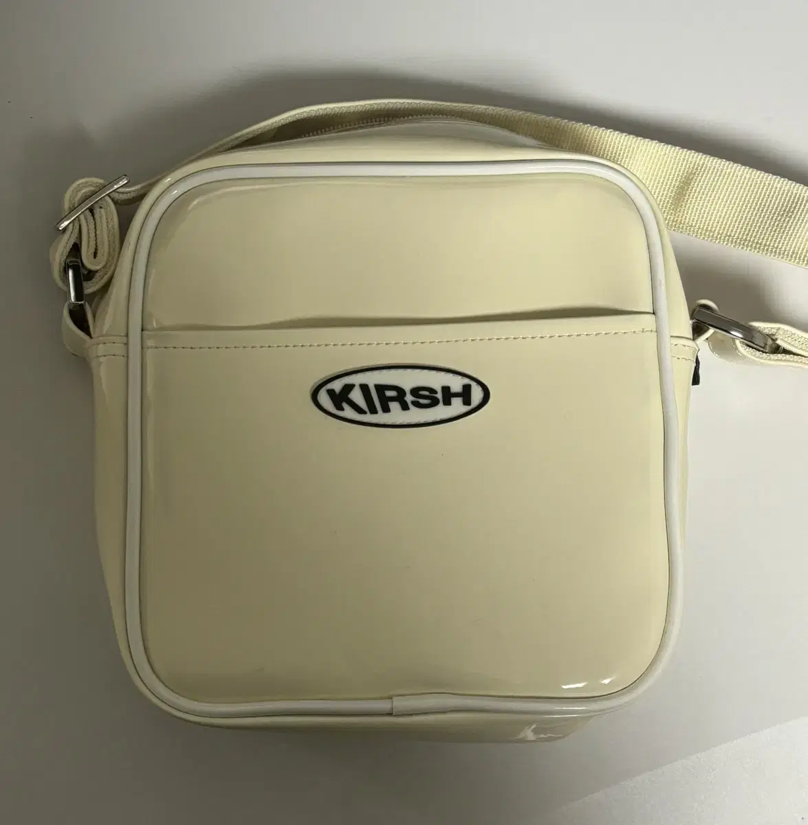 키르시 AIRLINE BAG MINI 가방 팝니다.