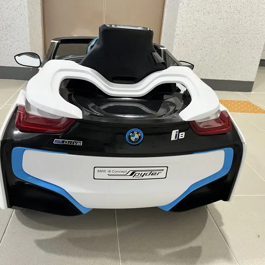 파파야나인 BMW i8 전동카 전동차