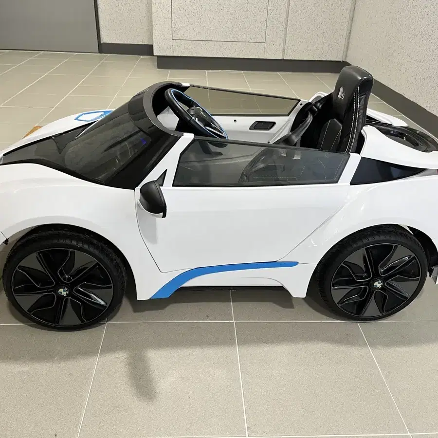 파파야나인 BMW i8 전동카 전동차