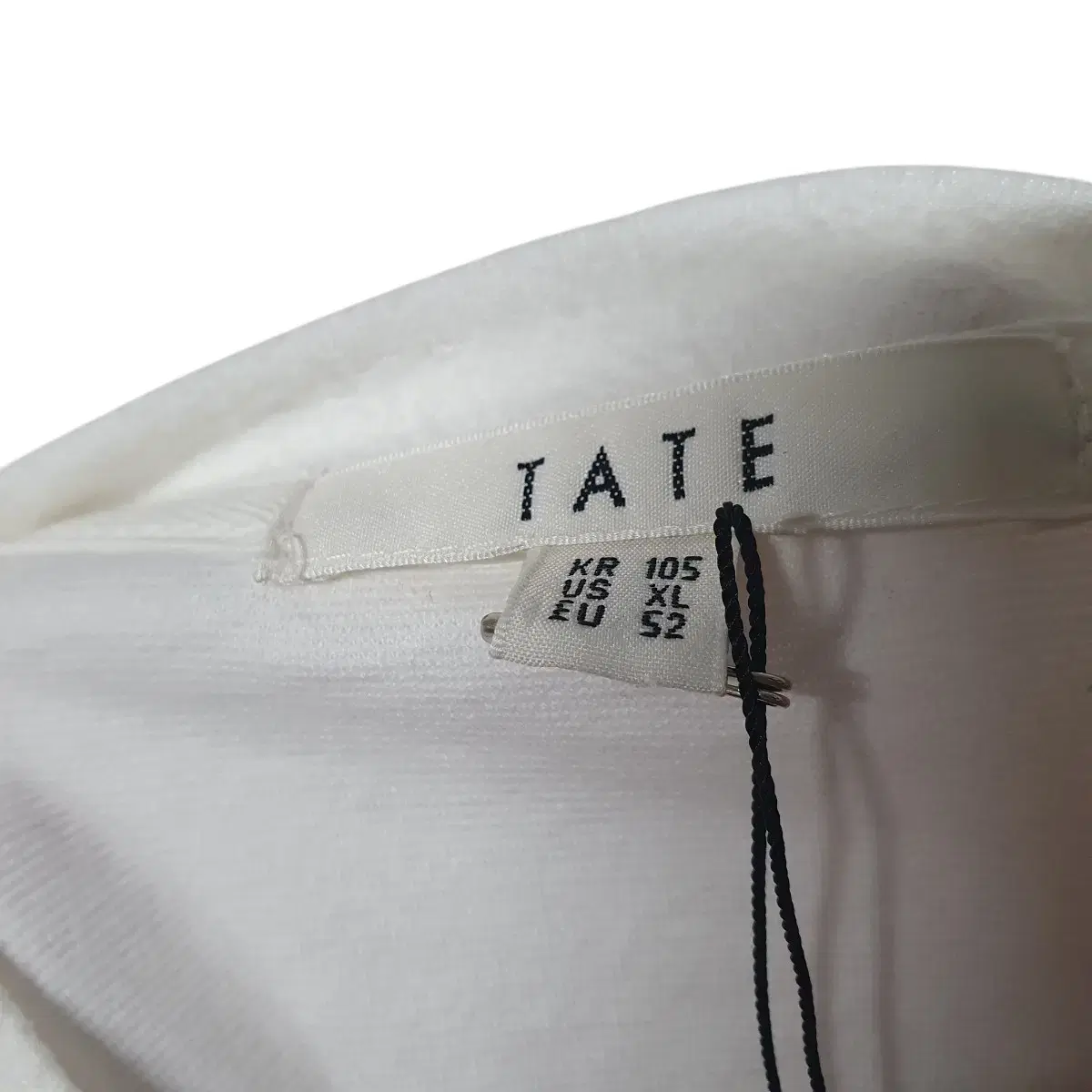 XL 105 TATE 새옷 롱슬리브 화이트 정가 49,900원