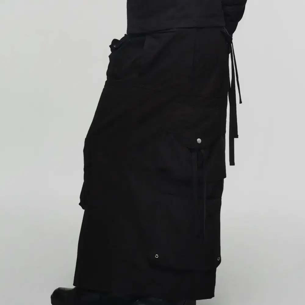 나체 STRAP CARGO MAXI SKIRT BLACK