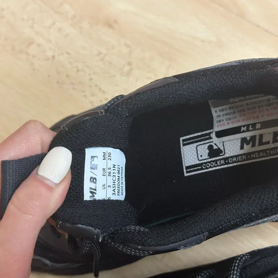 MLB 여자 운동화 230mm(원가 109,000)