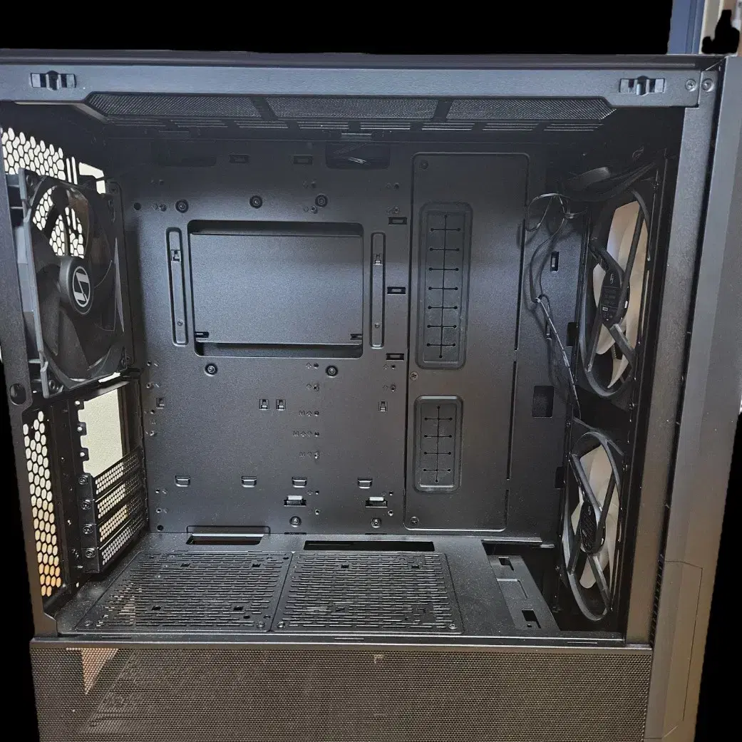 리안리 LANCOOL 216 케이스