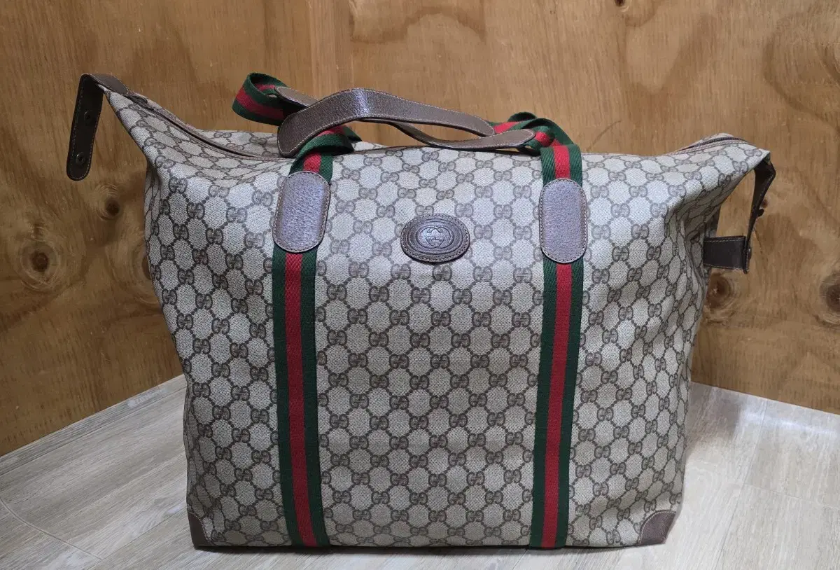 구찌 Gucci 삼선 PVC GG 트래블 백