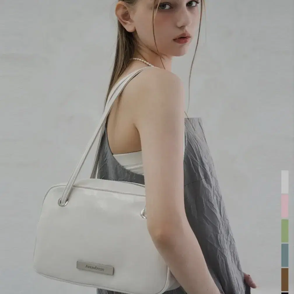 어반드레스 스퀘어백 (Semi Square Shoulder Bag)