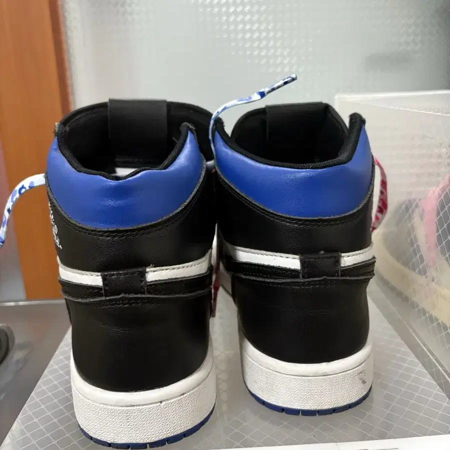 Jordan 1 retro high royal toes