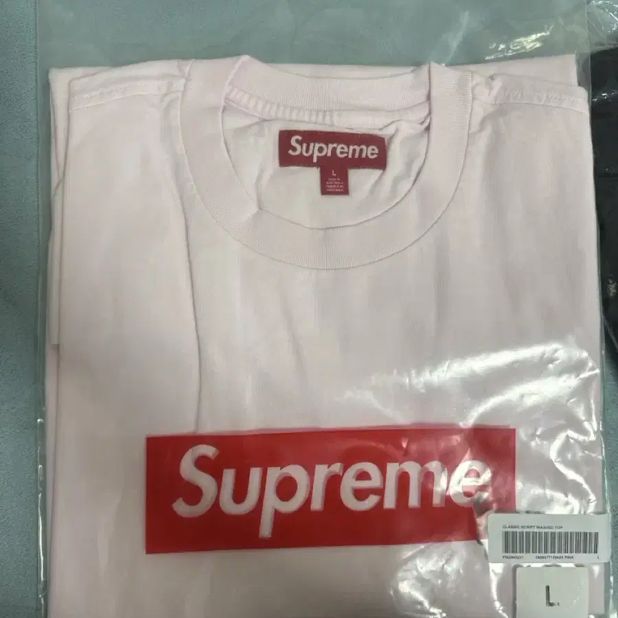 supreme 반팔티 L