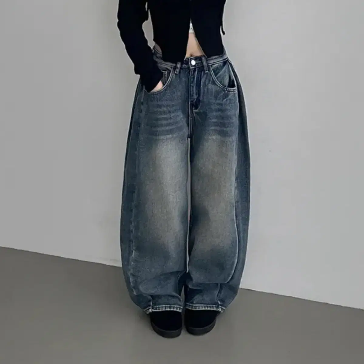 Wash-side pintuck wide pants