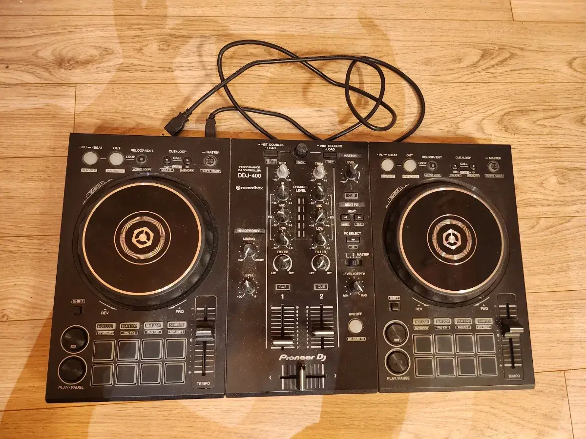 DDJ 400