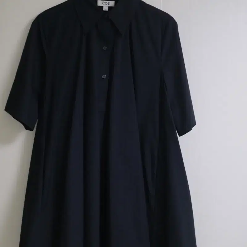 COS / A-Line Tuck 셔츠원피스 70,000원