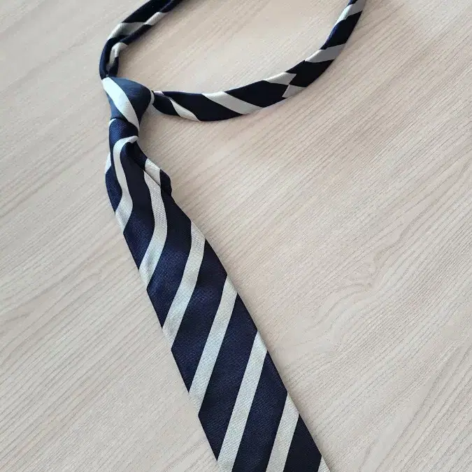 Drake's tie 드레이크 타이