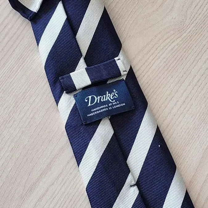 Drake's tie 드레이크 타이