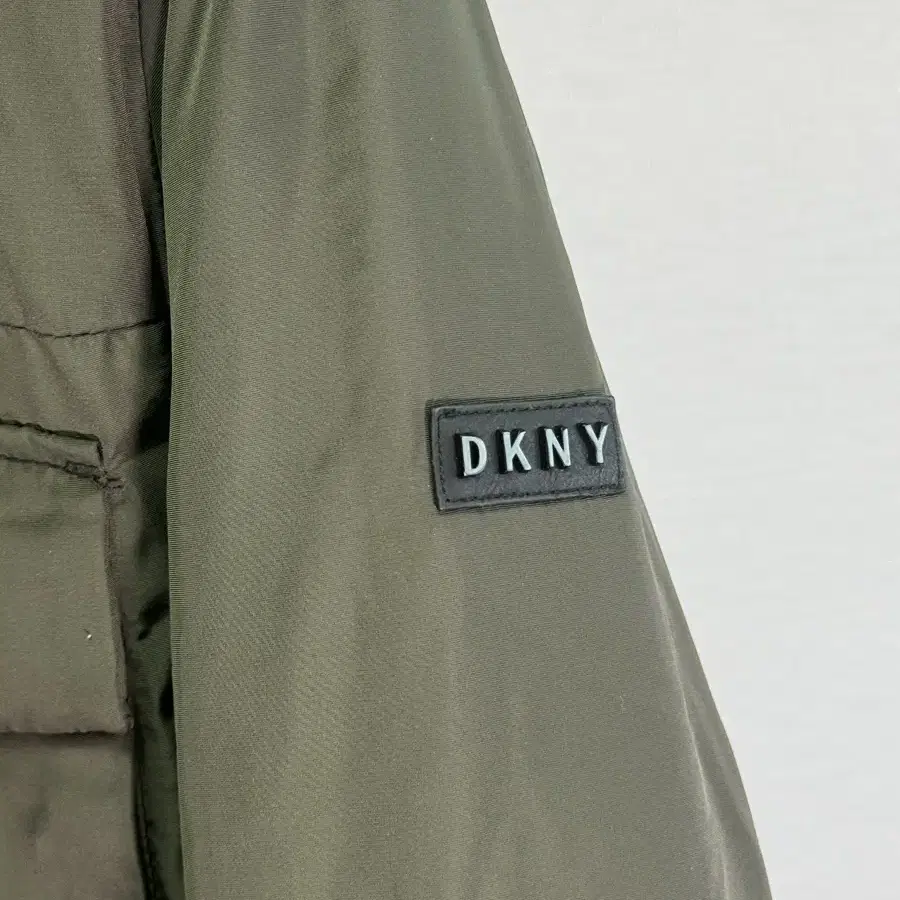 DKNY 엔지니어 포켓 패딩 급처