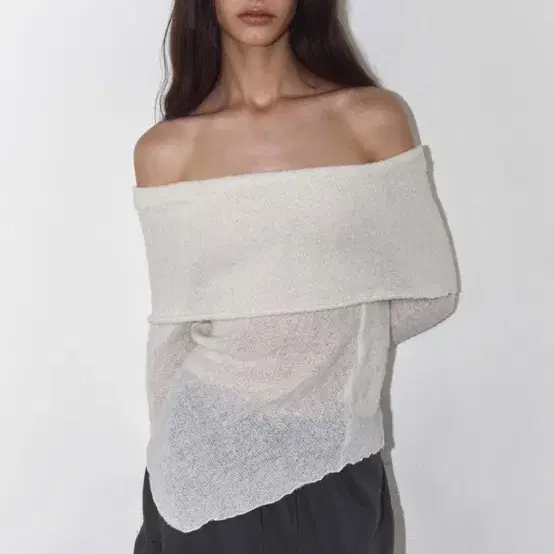 폴리수엠 wool off-shoulder sweater ivory