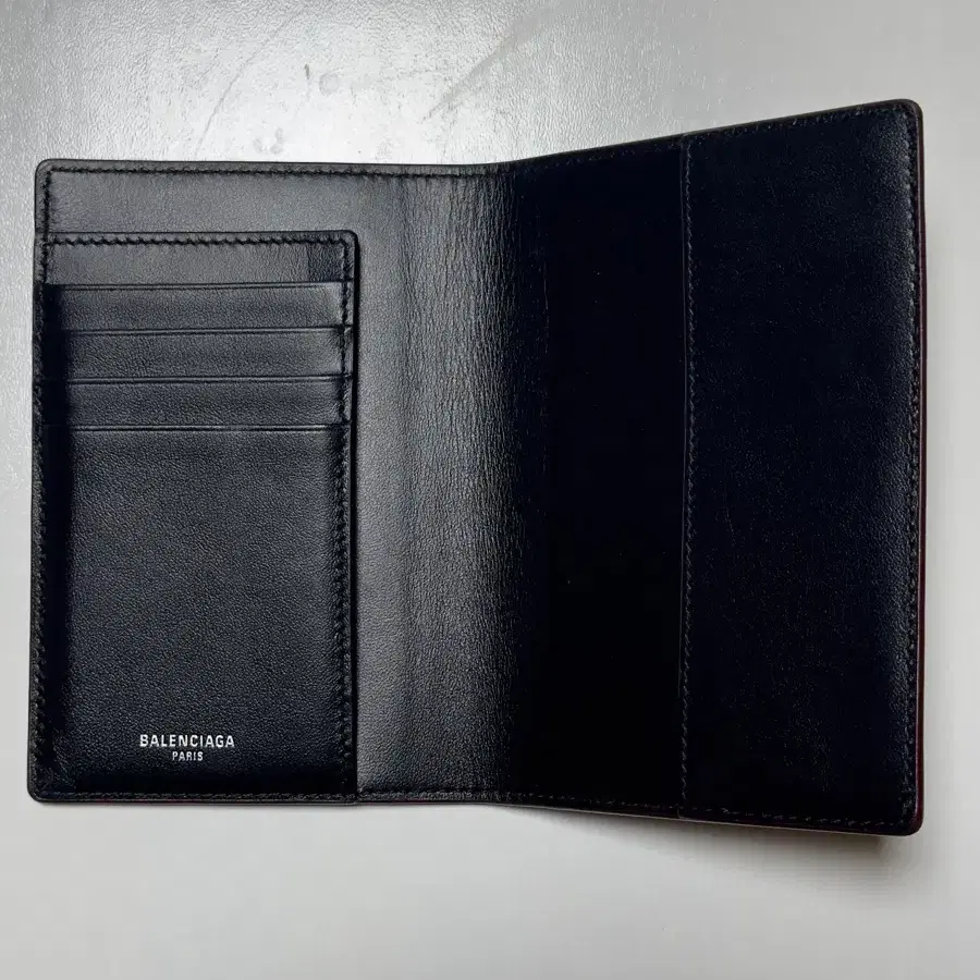 balenciaga passport wallet(발렌시아가패스포트지갑)