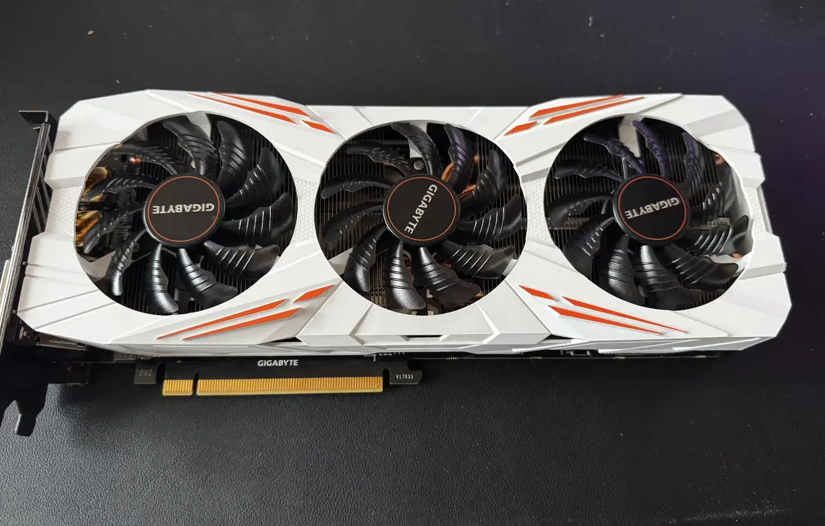 기가바이트 1080 ti 11GB