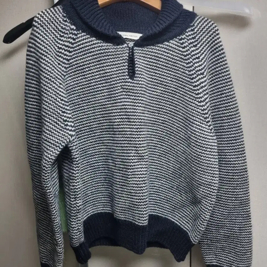 낫띵리튼 caron stripe jumper