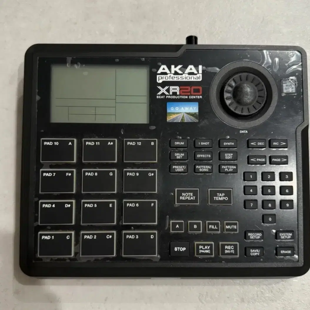 AKAI professional XR20 핑거드럼