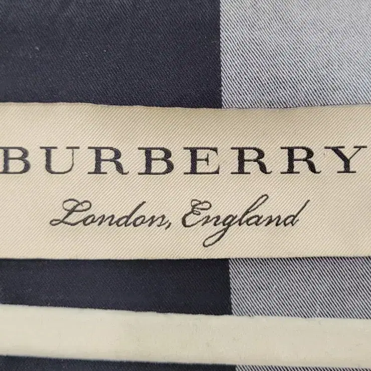 버버리 BURBERRY 바람막이 2XL