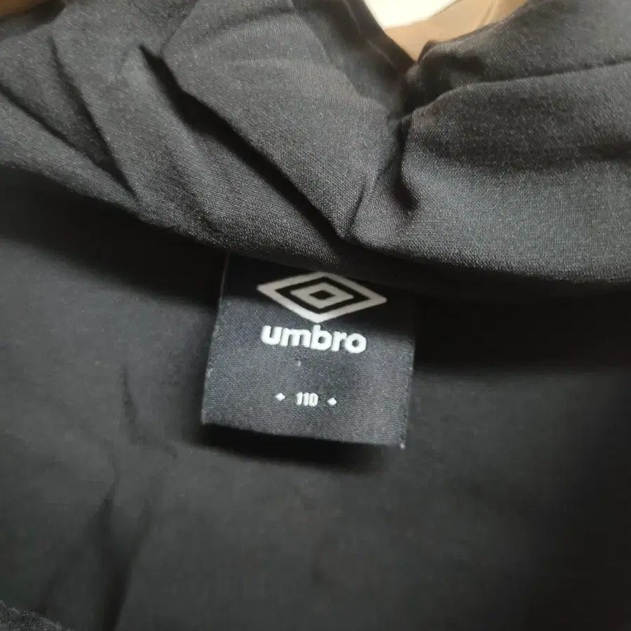 110) UMBRO 엄브로 아노락 바람막이 팝니다