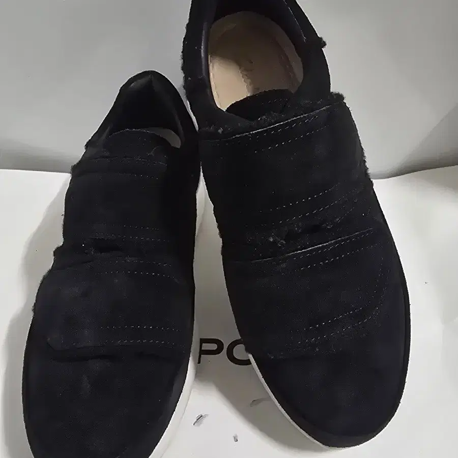 UGG 어그 양모 스니커즈 240