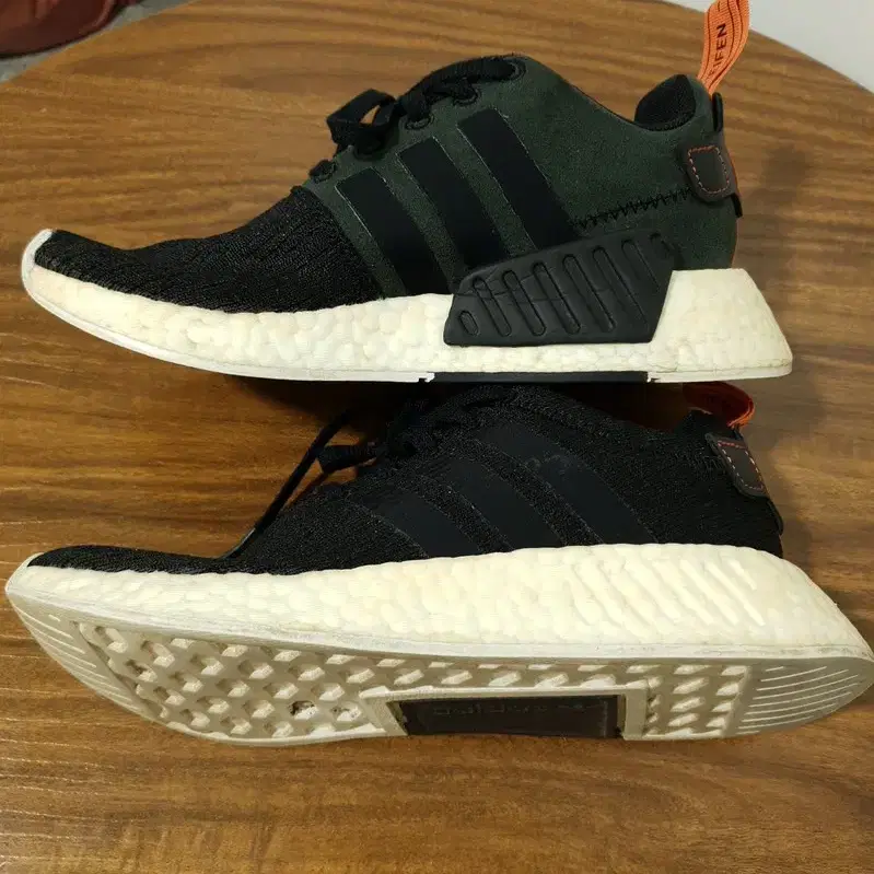 아디다스 NMD R2 운동화  230