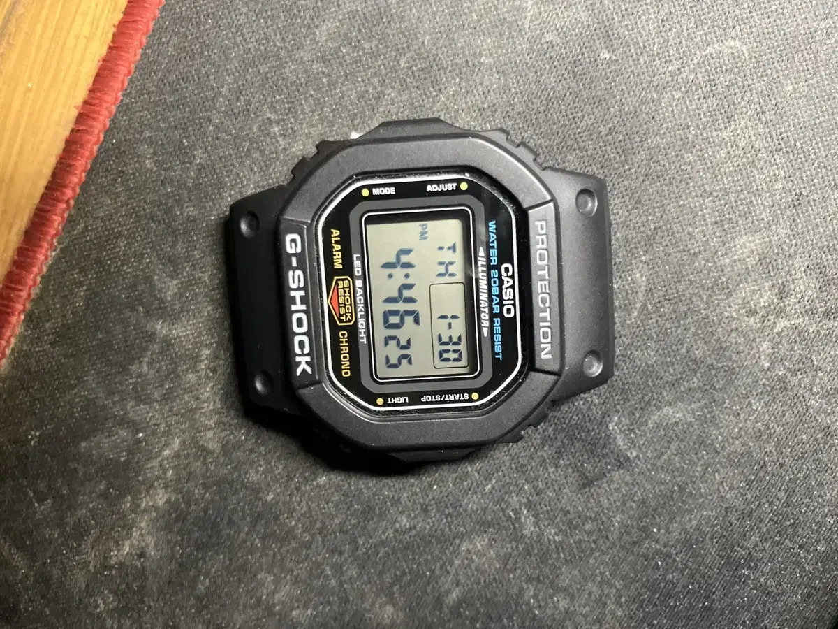 신형지샥 dw5600ue 시계줄 없음