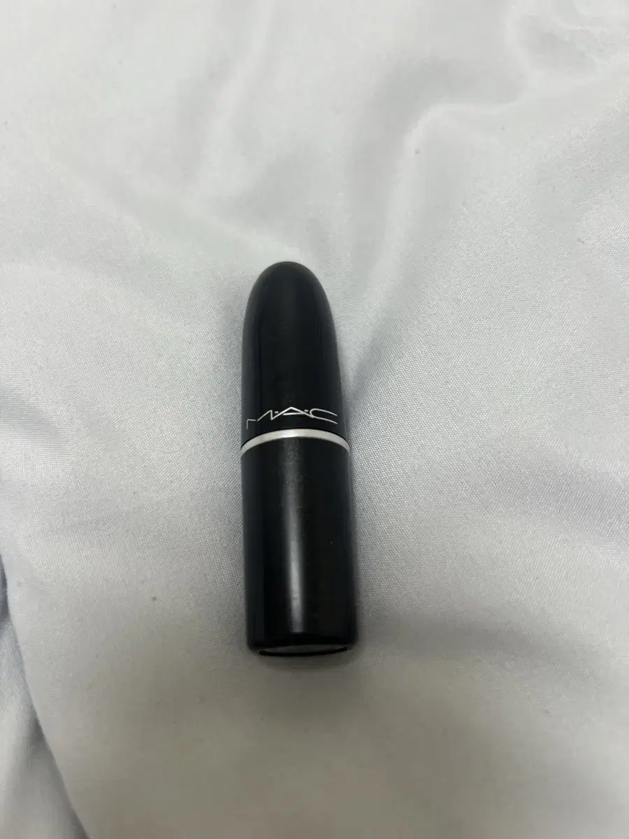 MAC Lipstick No. 603 Diva