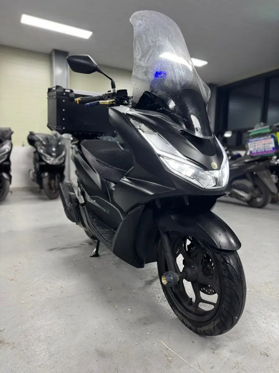 21년식 혼다 PCX125 ABS모델 2만Km 짧은키로수 판매합니다.