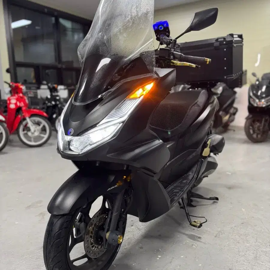 21년식 혼다 PCX125 ABS모델 2만Km 짧은키로수 판매합니다.