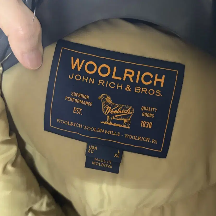 Woolrich 울리치 남성 패딩 팝니다