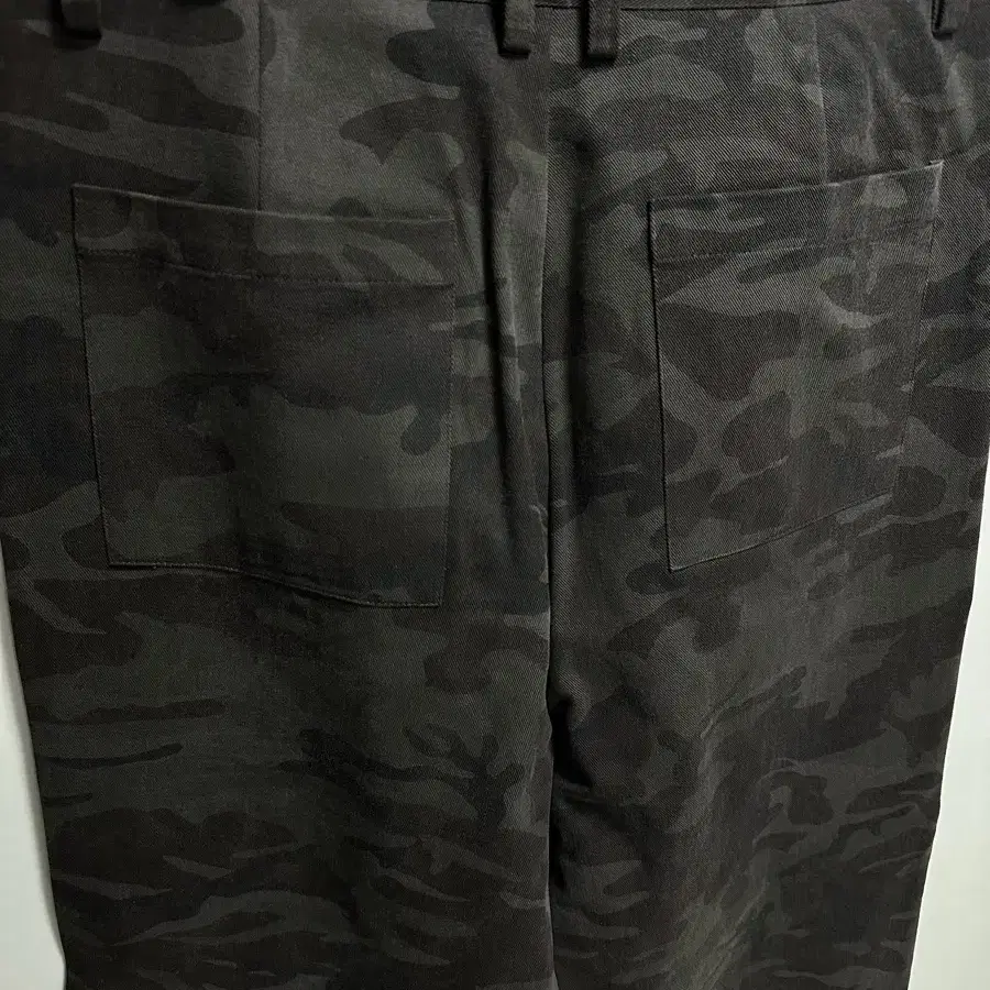 포스333 Chillin Tucked Pants/Camo