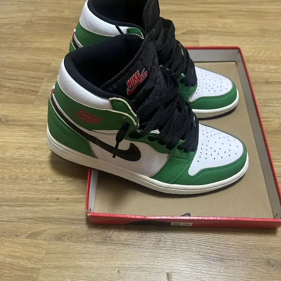 나이키 (W) Jordan 1 Retro High OG Lucky Gre